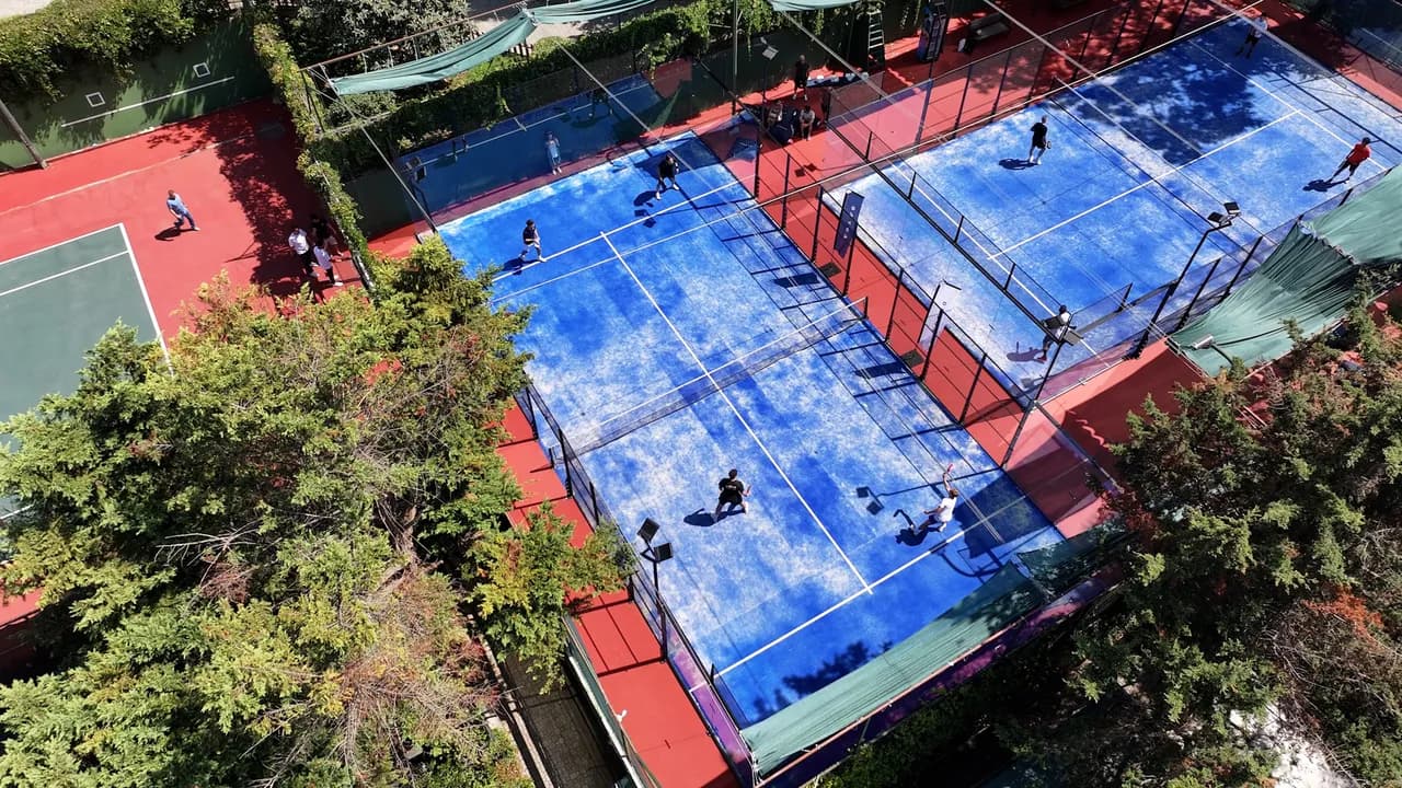 Hillside City Club Etiler padel kortu