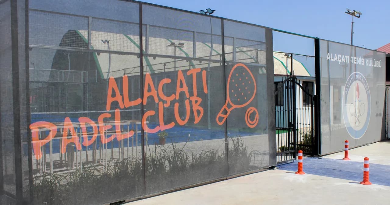 Alaçatı Padel Club padel kortu