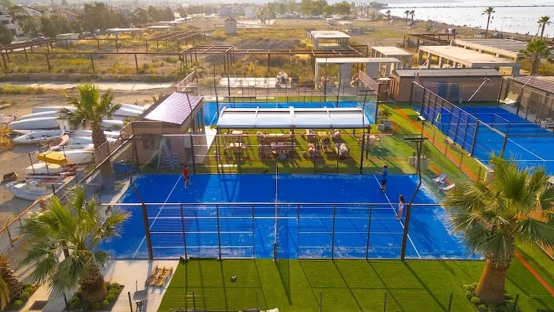 Orange Padel Club Urla padel kortu